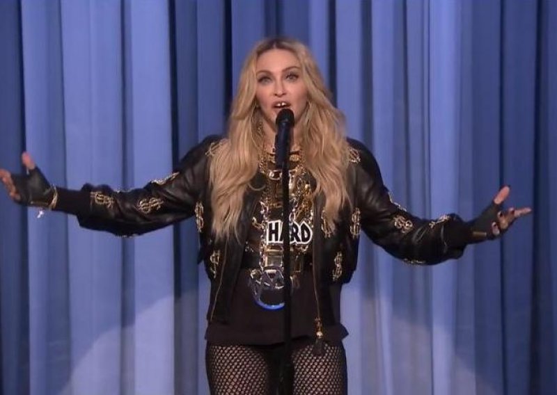 Madonna zapjevala na francuskom za podršku Parizu