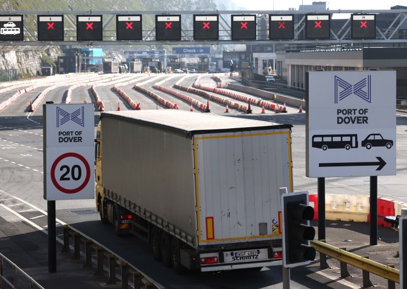 Počinju britanske kontrole europske hrane, očekuju se zastoji i inflacija