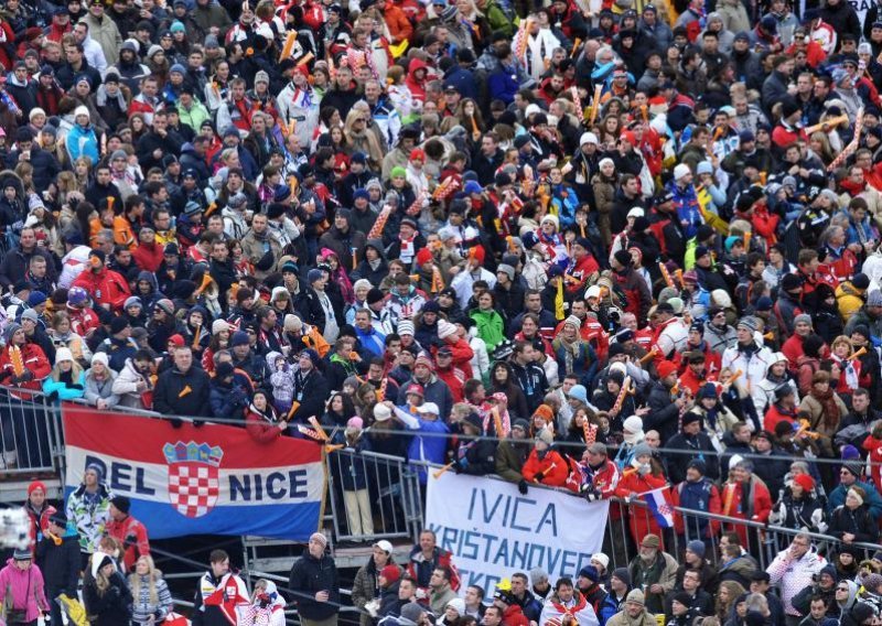 Ludilo na Sljemenu, 20 tisuća bodri Ivicu