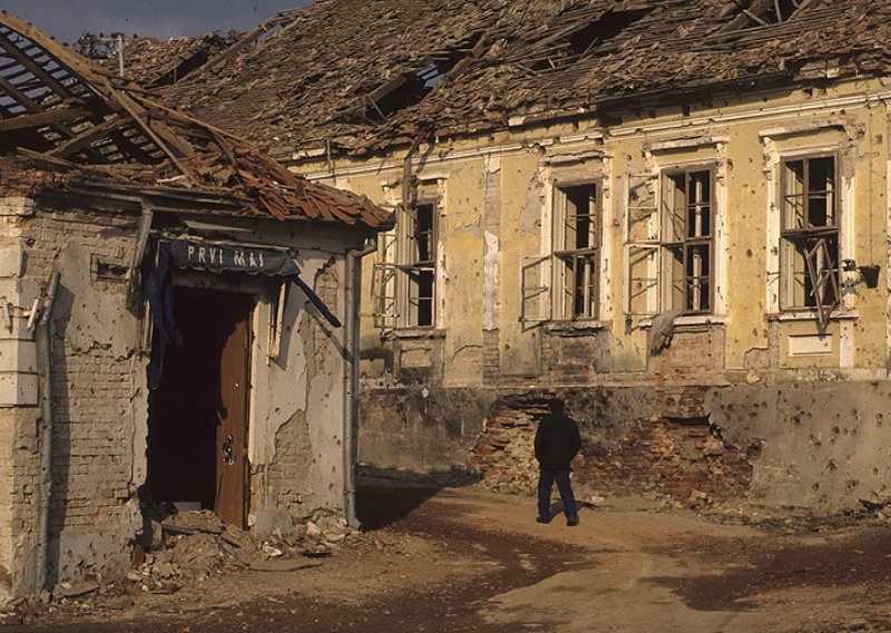 Dvije besmislene tužbe za genocid