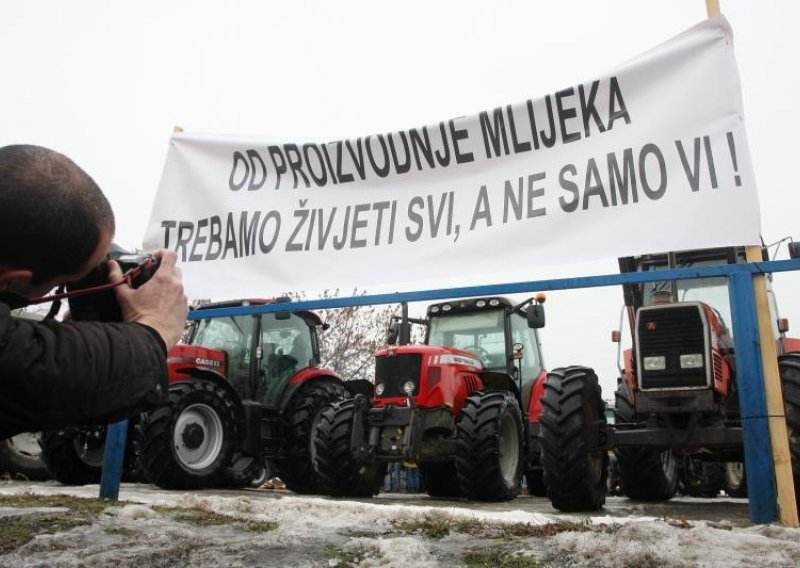 Farmers continue to protest, Petir says HSS not behind it