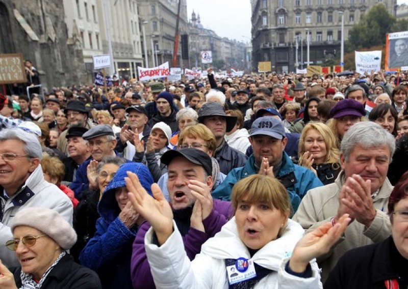 Deseci tisuća Mađara na prosvjedu protiv Orbana