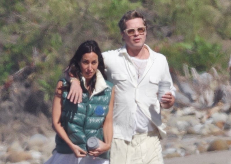 Zagrljeni na plaži: Brad Pitt i Ines de Ramon ne skrivaju svoju ljubav
