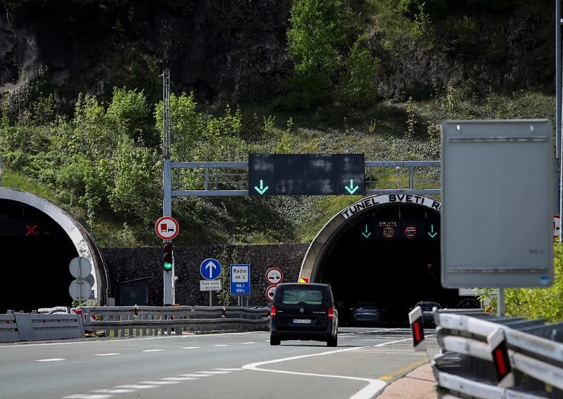 Zastoj na A1 zbog prometne nesreće: Nastala kolona u tunelu sv. Rok
