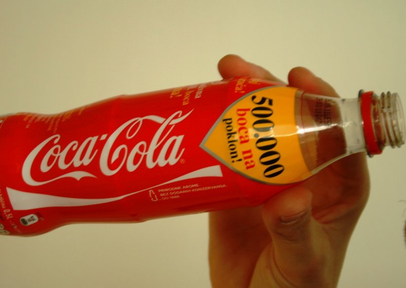 Coca Cola prijavila ogromni gubitak i pad prihoda