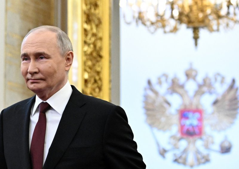 Putin potkopava Zelenskog, naziva ga nelegitimnim, priznaje samo ukrajinski parlament