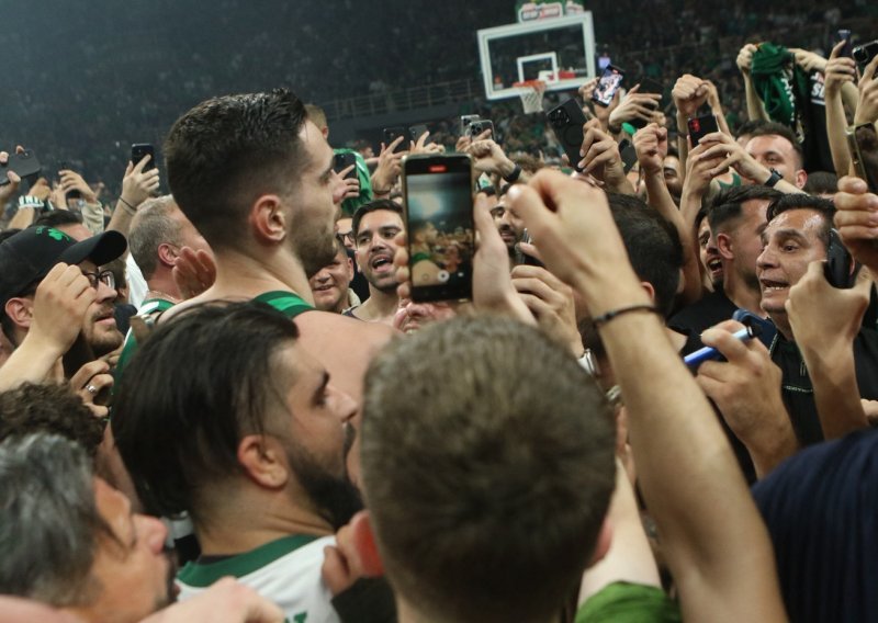 Pogledajte kako se u Ateni proslavila pobjeda koja se čekala 14 godina!
