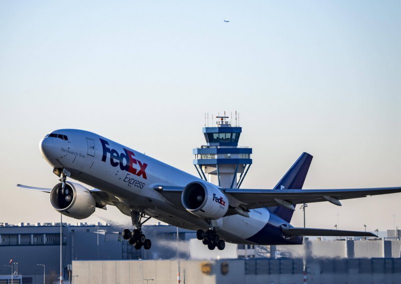 Novi udar za Boeing: Pogledajte kako je sletio u Istanbul bez
stajnog trapa