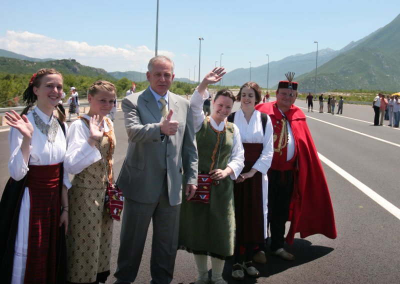 Dobivala državne poslove bez natječaja