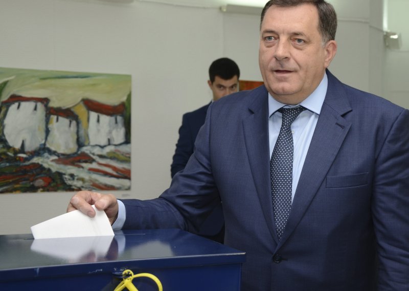 Dodik izvrijeđao Ivanića da nije neke pameti