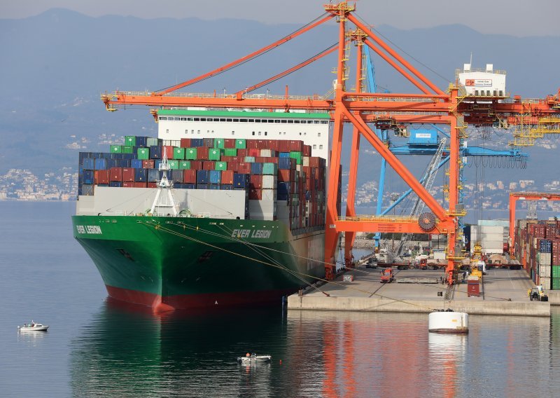 Izvoz u prva tri mjeseca pao za 5,1, a uvoz za 2,1 posto
