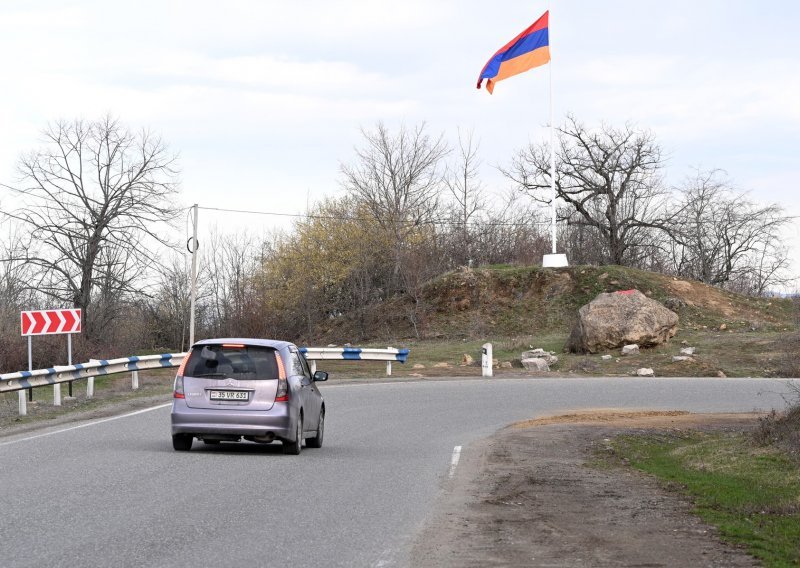 Putin pristao povući vojne snage iz raznih armenskih regija