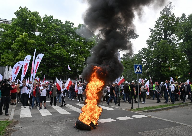 Tisuće Poljaka na ulicama zbog zelene politike EU-a: 'Nek Bruxelles jede crve'