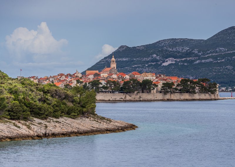 Na potopljenom lokalitetu kod Korčule bademi su se uzgajali prije 6900 godina