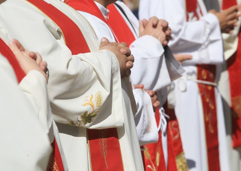 Lopov za vrijeme mise ušao u ordinarijat Vrhbosanske nadbiskupije, snimile ga kamere