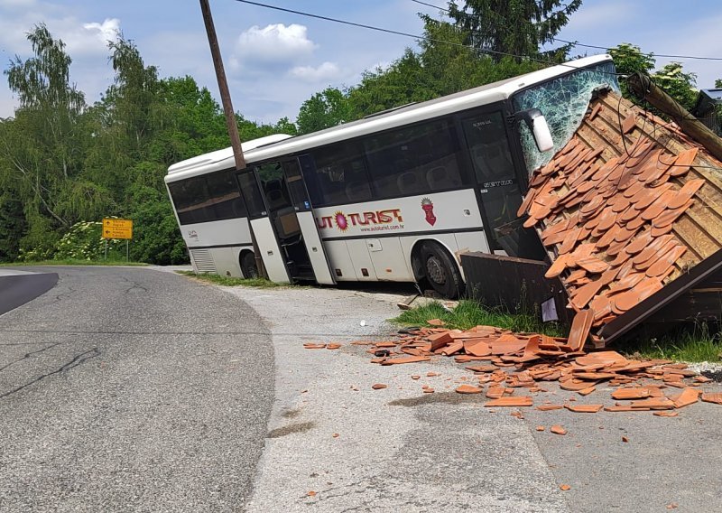 Autobus sletio s ceste kod Velike Gorice, zabio se u stanicu. Ima ozlijeđenih