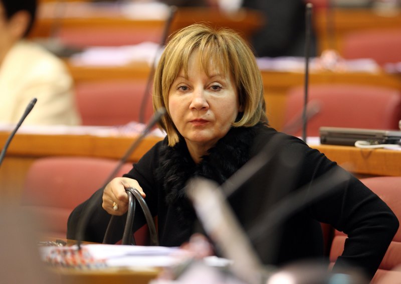 Oglasila se i Đurđa Adlešič, komentirala probleme oko sastavljanja Vlade