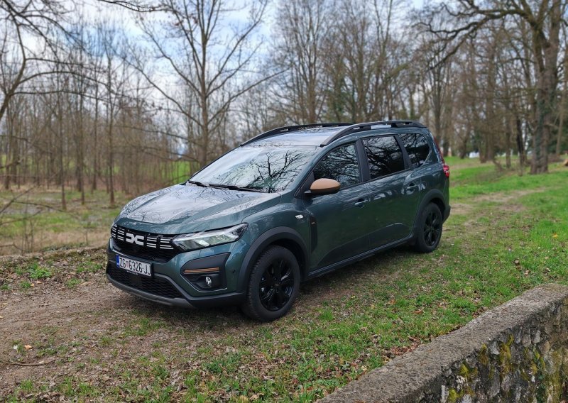 Vozili smo Daciju Jogger Hybrid 140: Svestrani obiteljski auto sa 7 sjedala i izvrsnim hibridnim pogonom