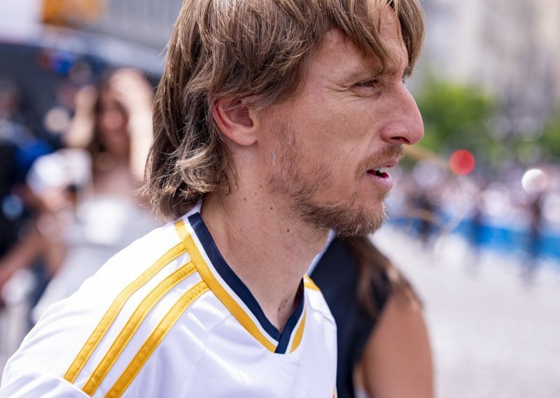 U Madridu pukla petarda, Luka Modrić prikovan za klupu