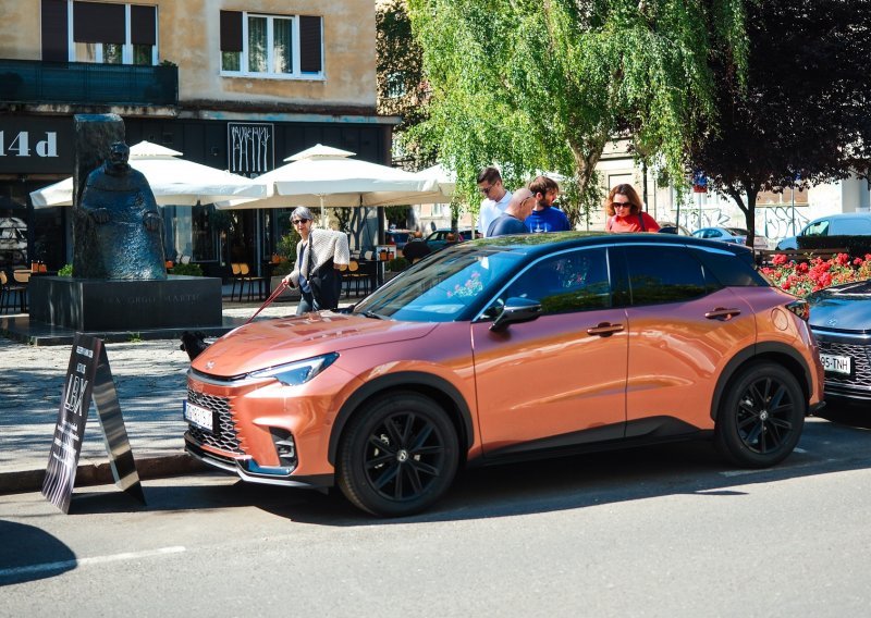 Predstavljen Lexus LBX, urbani crossover s revolucionarnim hibridnim električnim pogonskim sklopom