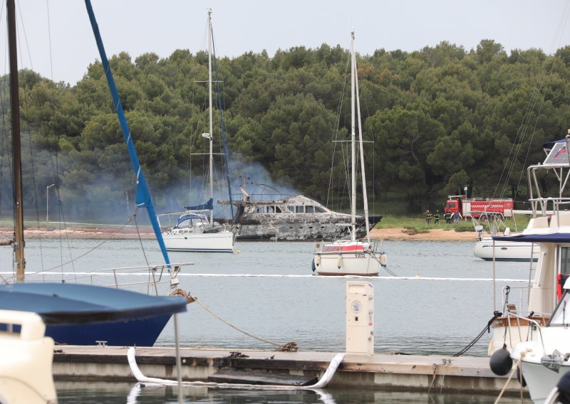 Policija otkrila uzrok požara brodica u Medulinu