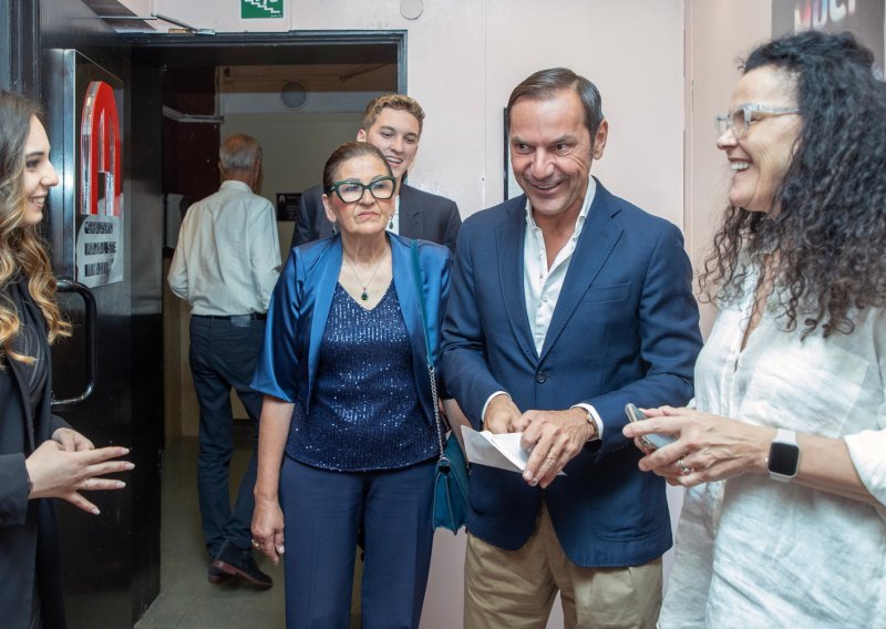 Pogledajte u čijem je društvu suprug Ane Gruice Uglešić stigao na premijeru svoje drage