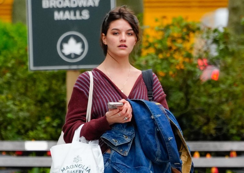 Suri Cruise kreće svojim putem i seli od majke Katie Holmes