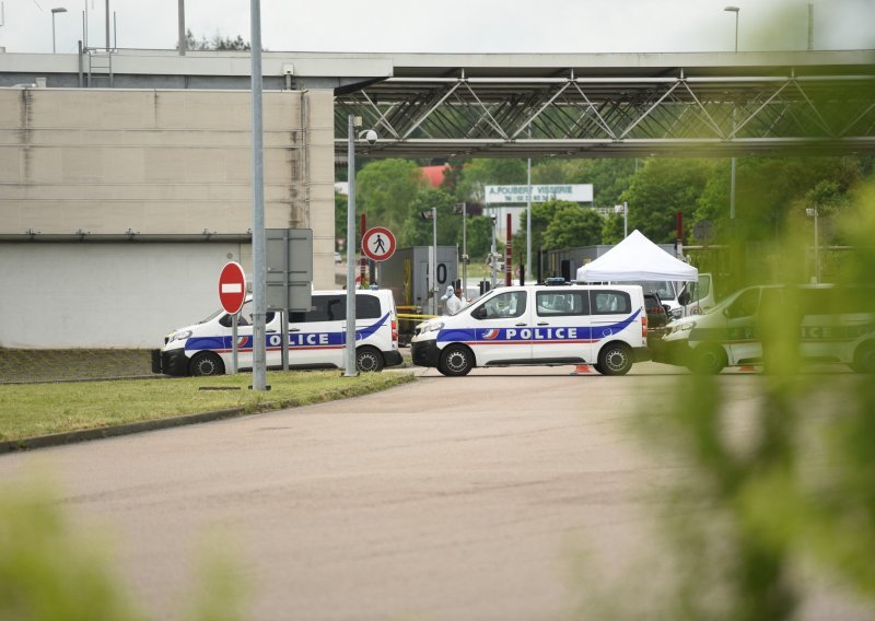 Policija ubila muškaraca koji je pokušao 'spaliti sinagogu' u Rouenu