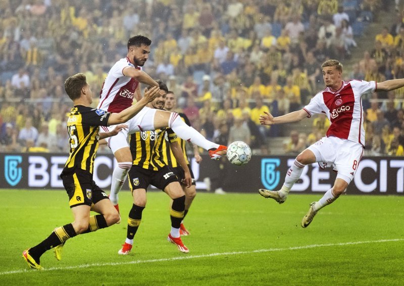 Josip Šutalo zabio prvijenac za Ajax u posljednjem kolu nizozemske lige