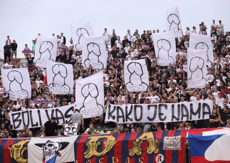 Torcida za kraj poslala još jednu znakovitu poruku igračima Hajduka: Boli vas...