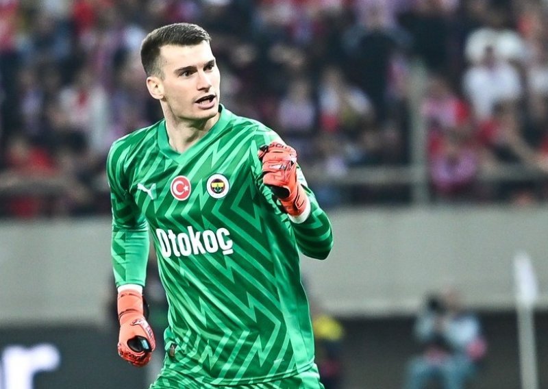 Dominik Livaković predvodio Fenerbahče s igračem manje do pobjede kod Galatasaraya