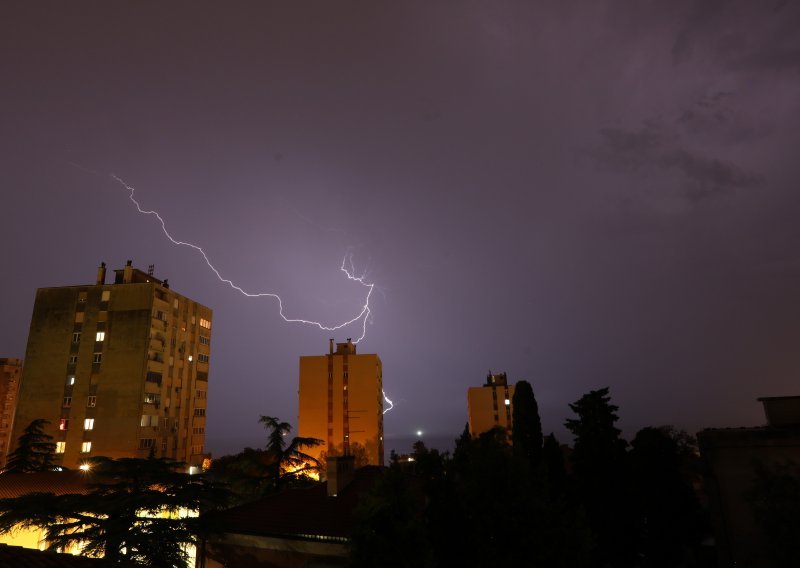 Nakon konzultacija DHMZ podigao stupanj upozorenja! U dvije regije 'opasno vrijeme'