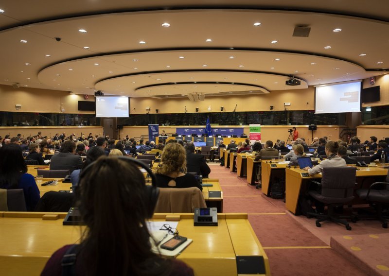 Policija upala u Europski parlament, pretraživala urede zastupnika