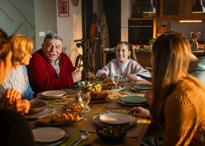 Dođi za stol: gdje stranci postaju prijatelji, a prijatelji obitelj