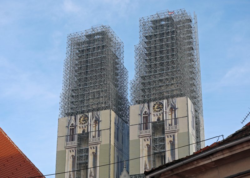 Zagrebačkoj katedrali za čak 30 metara skraćeni tornjevi