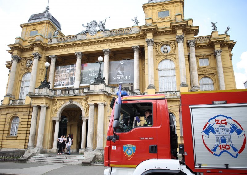 Dim sukljao iz HNK i uznemirio građane: Sve je OK, vatrogasci imaju vježbu