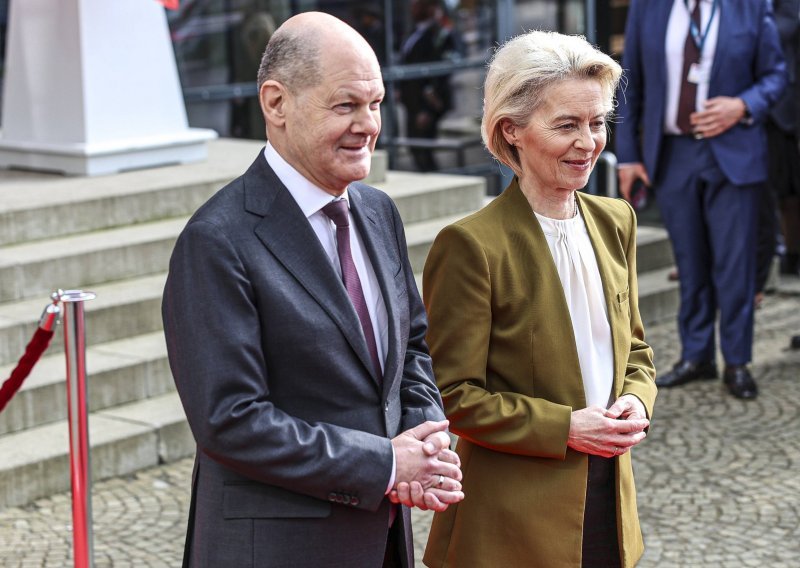 Scholz upozorio von der Leyen da ne surađuje s desničarskim ekstremistima