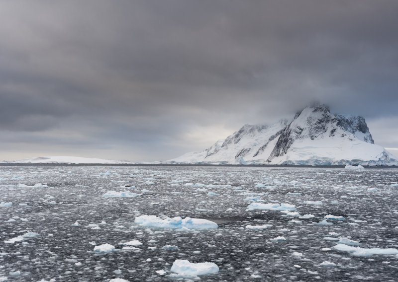 Velika santa leda odlomila se na Antarktici, nastala pukotina od 14 kilometara
