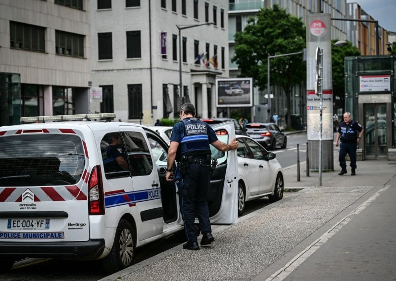 27-godišnji Marokanac nožem izbo četiri osobe u metrou u Lyonu