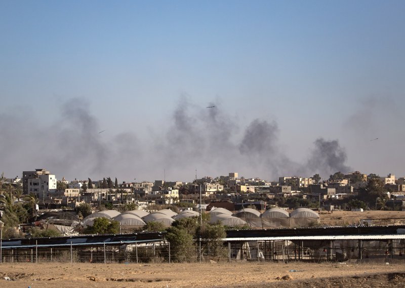 Raketiran Rafah; deseci ubijenih: 'Uletjeli smo u kuću i zatekli raskomadana tijela'