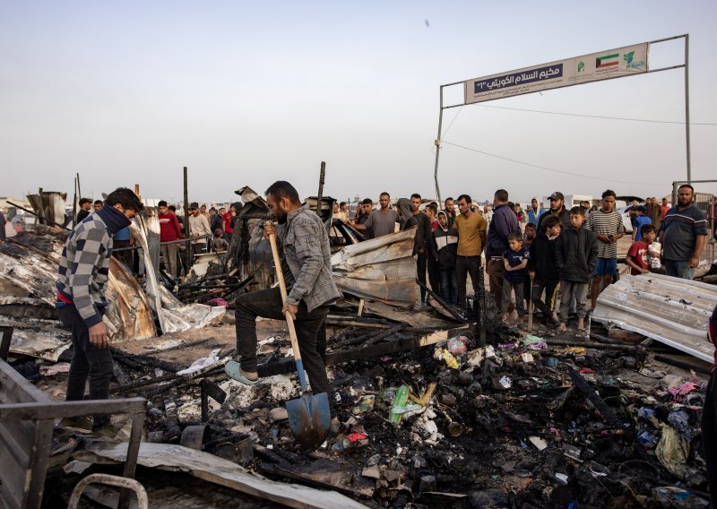 Izrael u zračnom napadu na Rafah ubio 45 ljudi: 'Nitko ne poduzima ništa da se ovo zaustavi'
