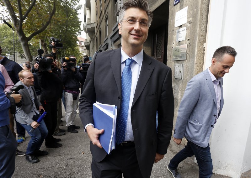 Plenković obećao brda i doline u Karlovcu