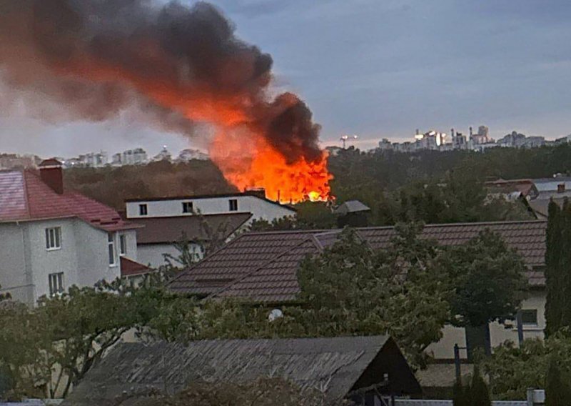 Ukrajinski dron pao na automobil: Jedna osoba poginula, druga ozlijeđena
