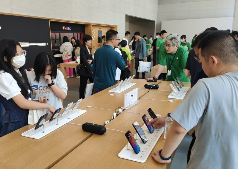 Pod pritiskom konkurencije: Apple snizio cijene iPhonea u Kini