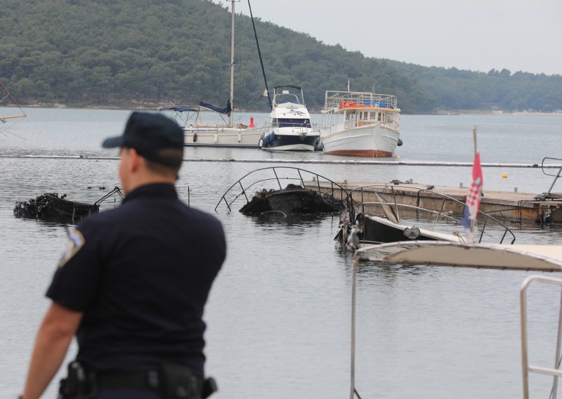 Policija otkrila uzrok požara u Bakarcu u kojem je planulo pet brodova