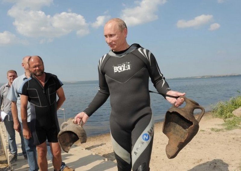 Arheolozi su Putinu namjestili amfore, nije ih on pronašao