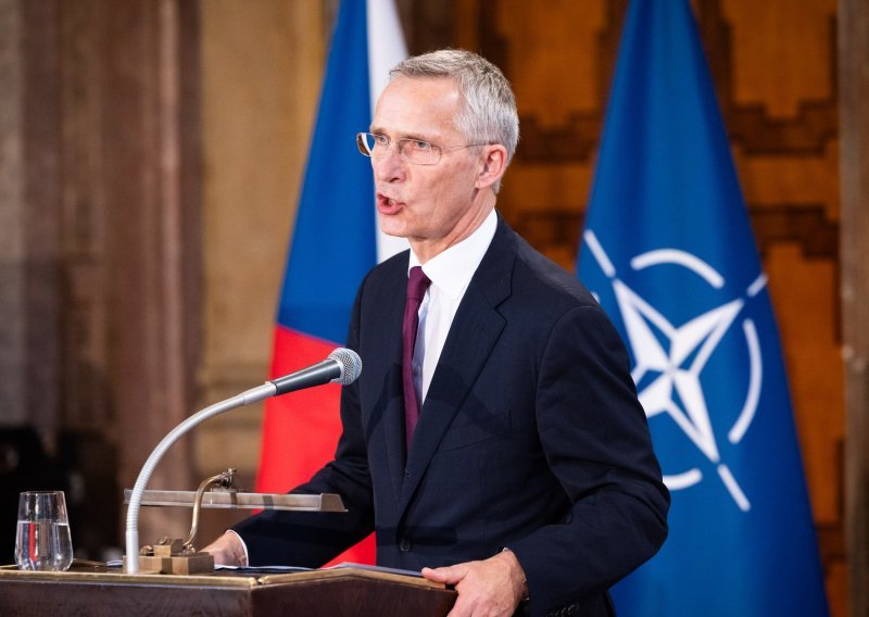 Stoltenberg: Treba razmisliti o ukidanju ograničenja na oružje poslano u Ukrajinu