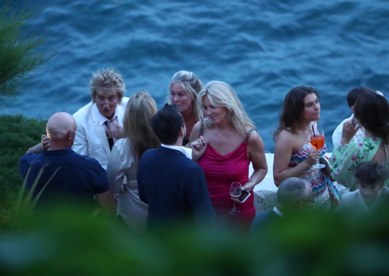 Rod Stewart na luksuznoj zabavi u Dubrovniku u društvu sadašnje i bivše supruge