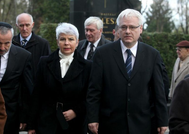 Josipović: Sve dalje smo od cilja!