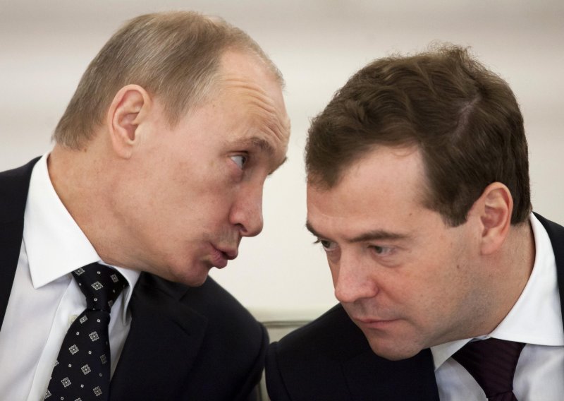 Pogledajte kako Putin i Medvedev igraju badminton